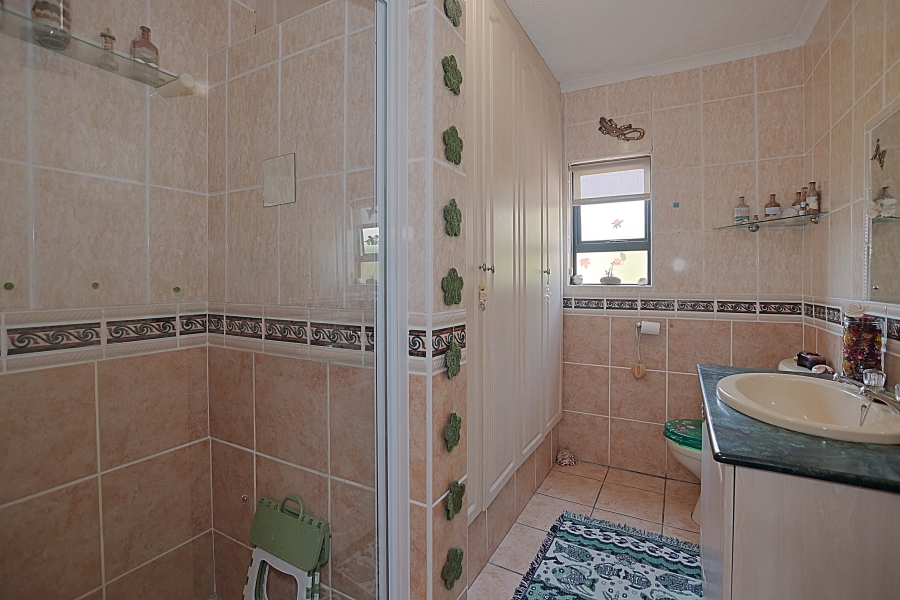 7 Bedroom Property for Sale in Bloubergrant Western Cape